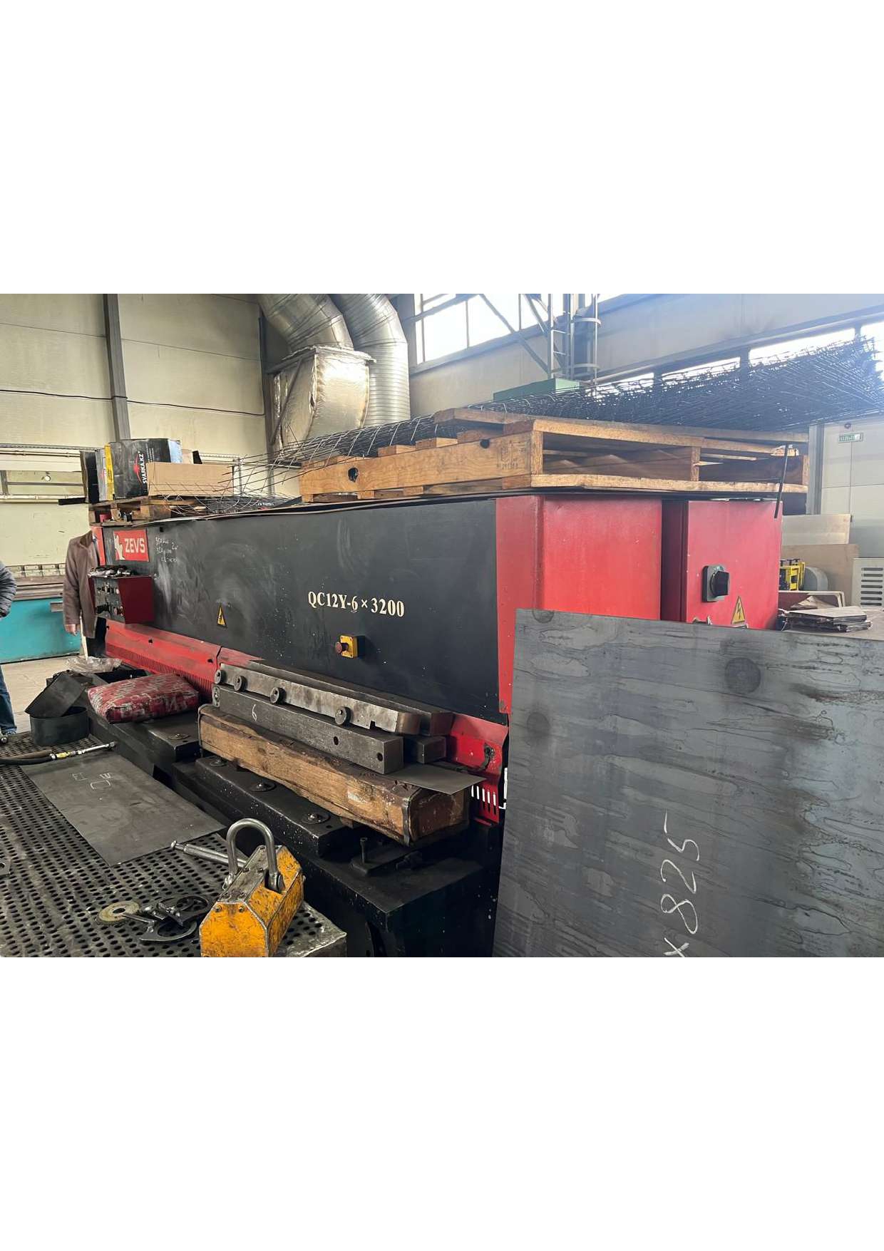 Ножницы гильотинные гидравлические ZEVS QC12Y-6×2500
